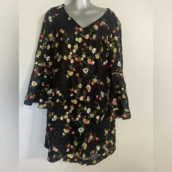 Tahari ASL | Dresses | Tahari Asl Bell Sleeve Floral Embroidered Shift Dress  Size | Poshmark